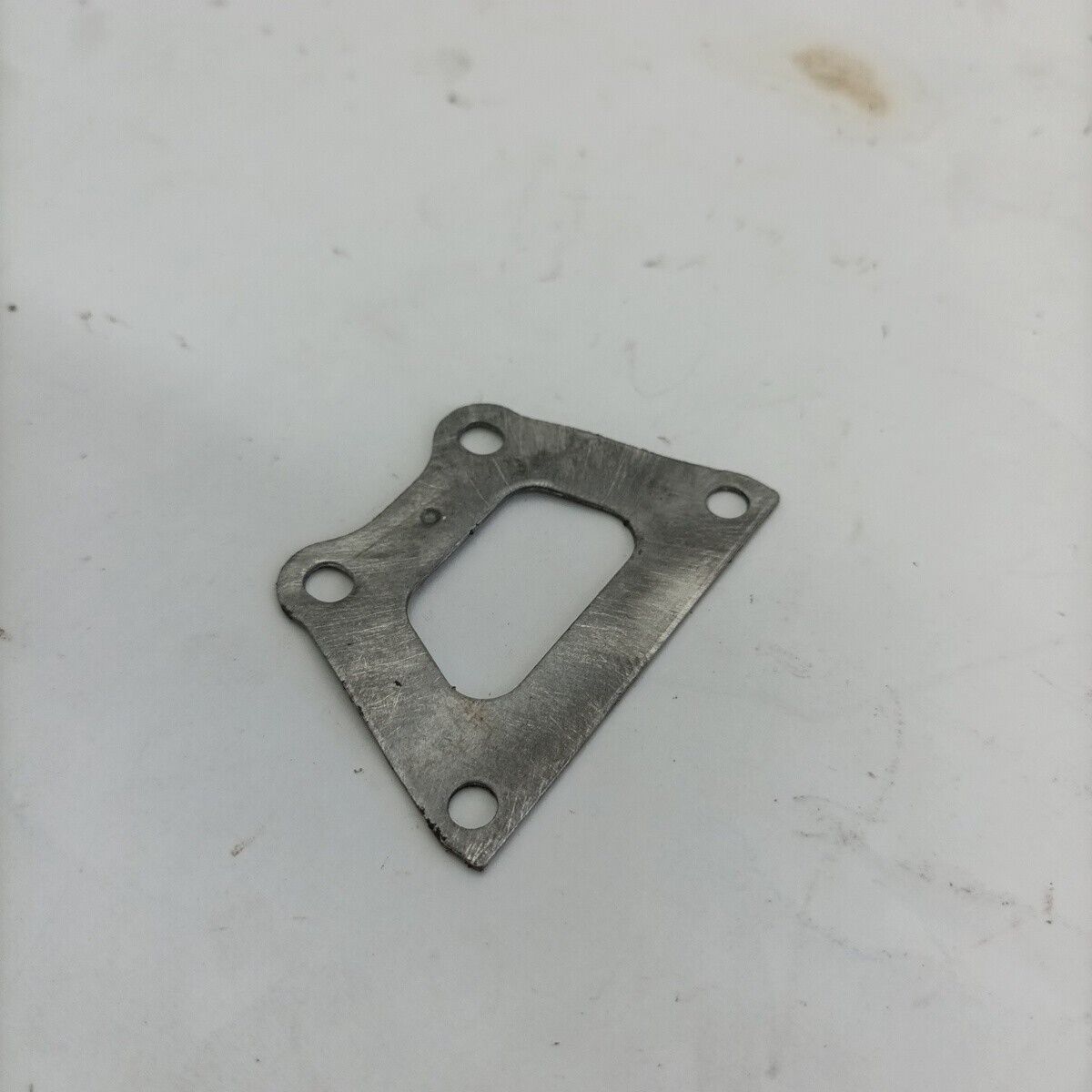 ricambio STAFFA MOTORE  SERBATOIO usato per decespugliatore KAWASAKI TD 33