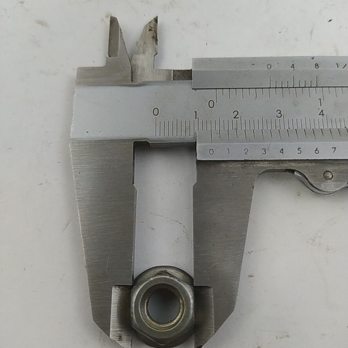 Ricambi DECESPUGLIATORE ALPINA star 41F DADO ALBERO lato volano avviamento usato