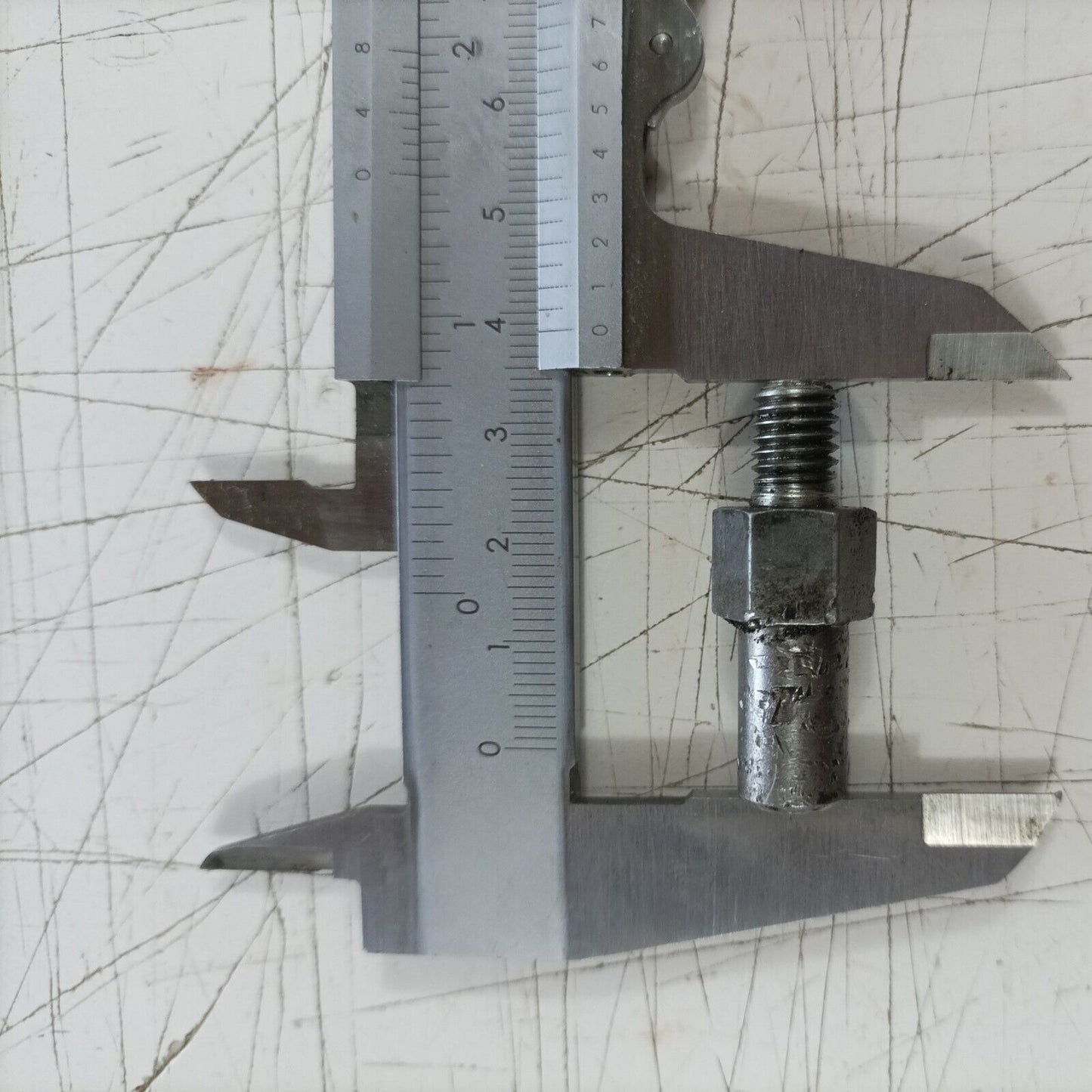 MOTOSEGA OLEOMAC OM 251 PERNO bullone PASSAGGIO CATENA LAMA ricambi usati