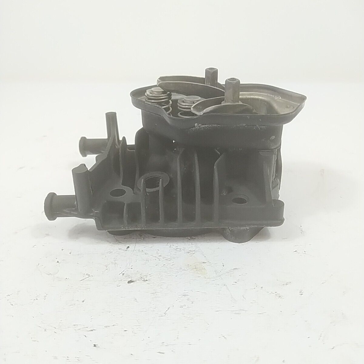 Ricambio TESTATA CILINDRO MOTORE per tosaerba Briggs & Stratton 675 EXi usato
