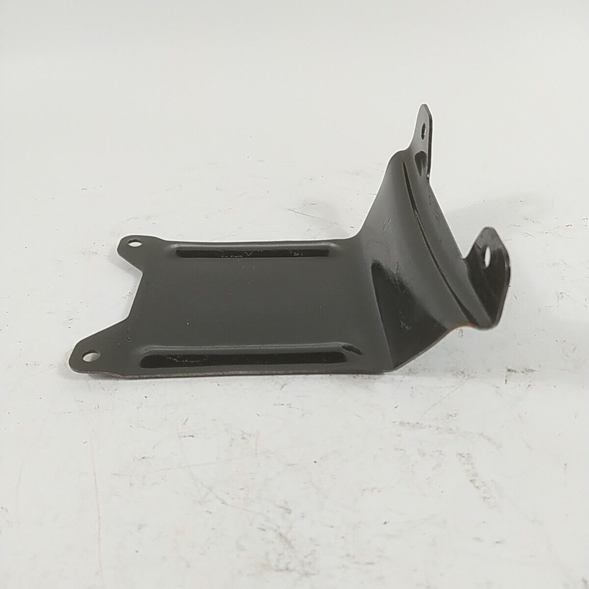 ricambio STAFFA SERBATOIO BENZINA Per motosega ALPINA PROF 70 usato cod. 4122180