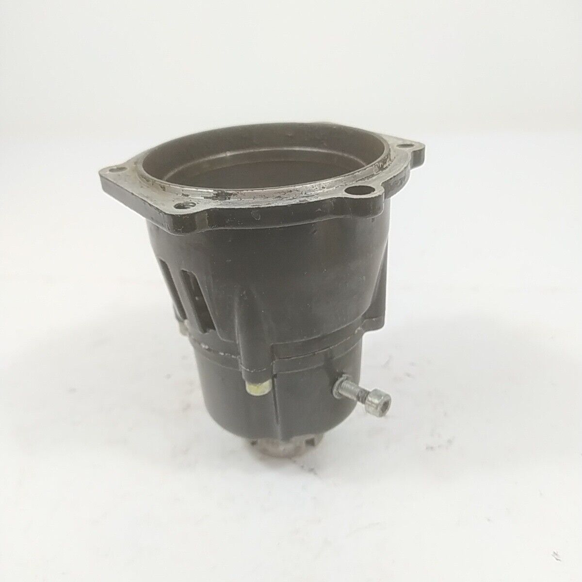 Ricambio per decespugliatore KING 40 CS SUPPORTO E CAMPANA FRIZIONE usato