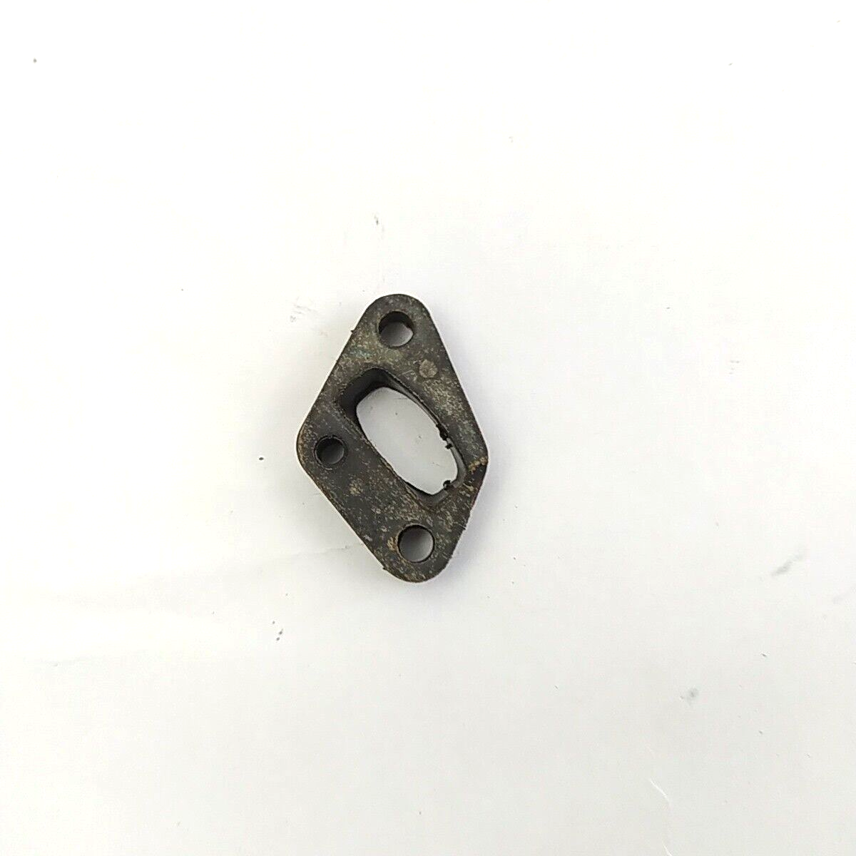 Ricambio FLANGIA RACCORDO CARBURATORE usato per decespugliatore MARUYAMA EA 320