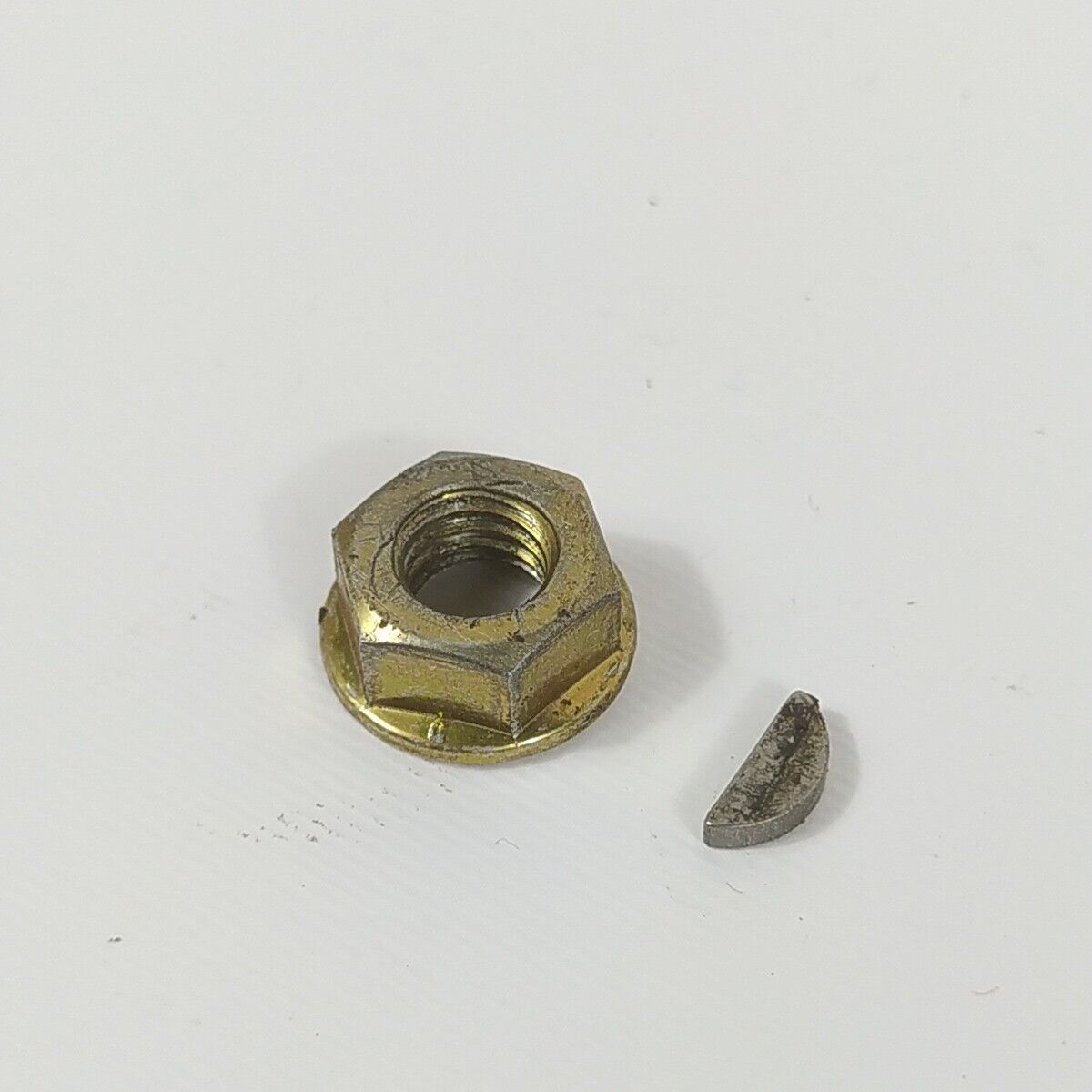 Ricambio usato FERMO E DADO VOLANO decespugliatore Mcculloch ELITE 4200