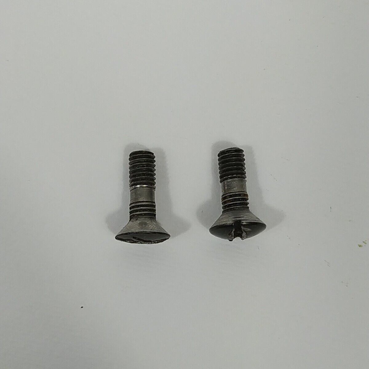2 VITI BULLONI ARTIGLIO arpione per motosega ALPINA CASTOR 40 41 ricambi usati