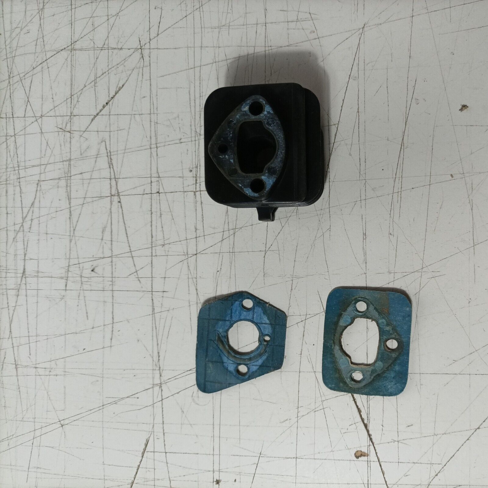 FLANGIA collettore CARBURATORE PER MOTOSEGA CASTEL CS 39 ALPINA P390 usato