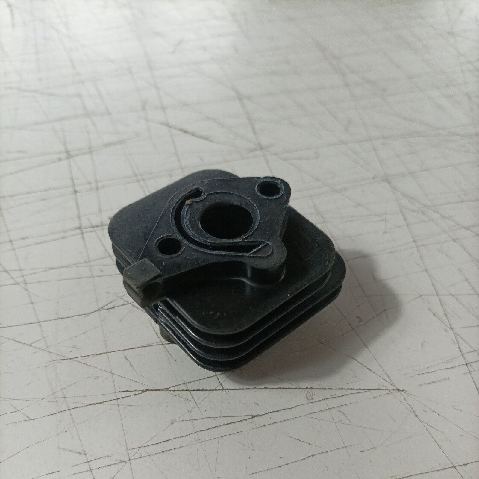 FLANGIA collettore CARBURATORE PER MOTOSEGA CASTEL CS 39 ALPINA P390 usato