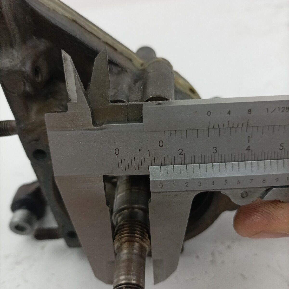 Ricambi CARTER BASAMENTO ALBERO MOTORE Originali Usati MOTOSEGA HOMELITE XL - 12