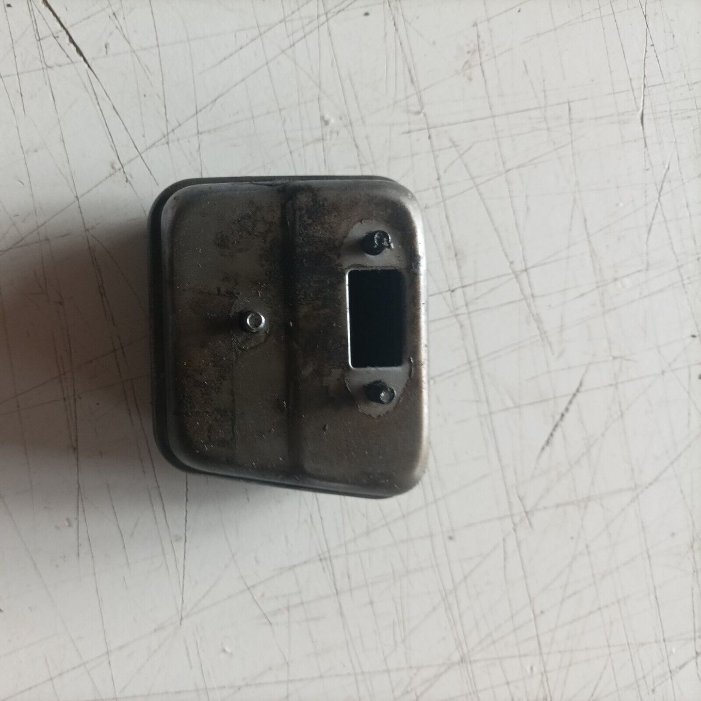 MARMITTA TERMINALE DI SCARICO PER MOTOSEGA KENDO CHAIN SAW CS38 ricambi usati