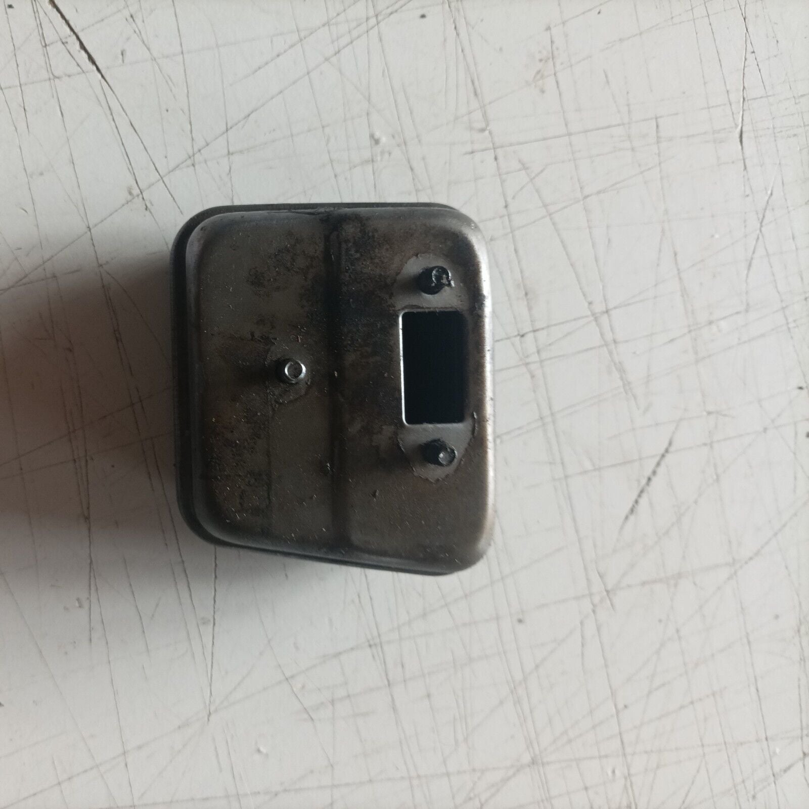 MARMITTA TERMINALE DI SCARICO PER MOTOSEGA KENDO CHAIN SAW CS38 ricambi usati