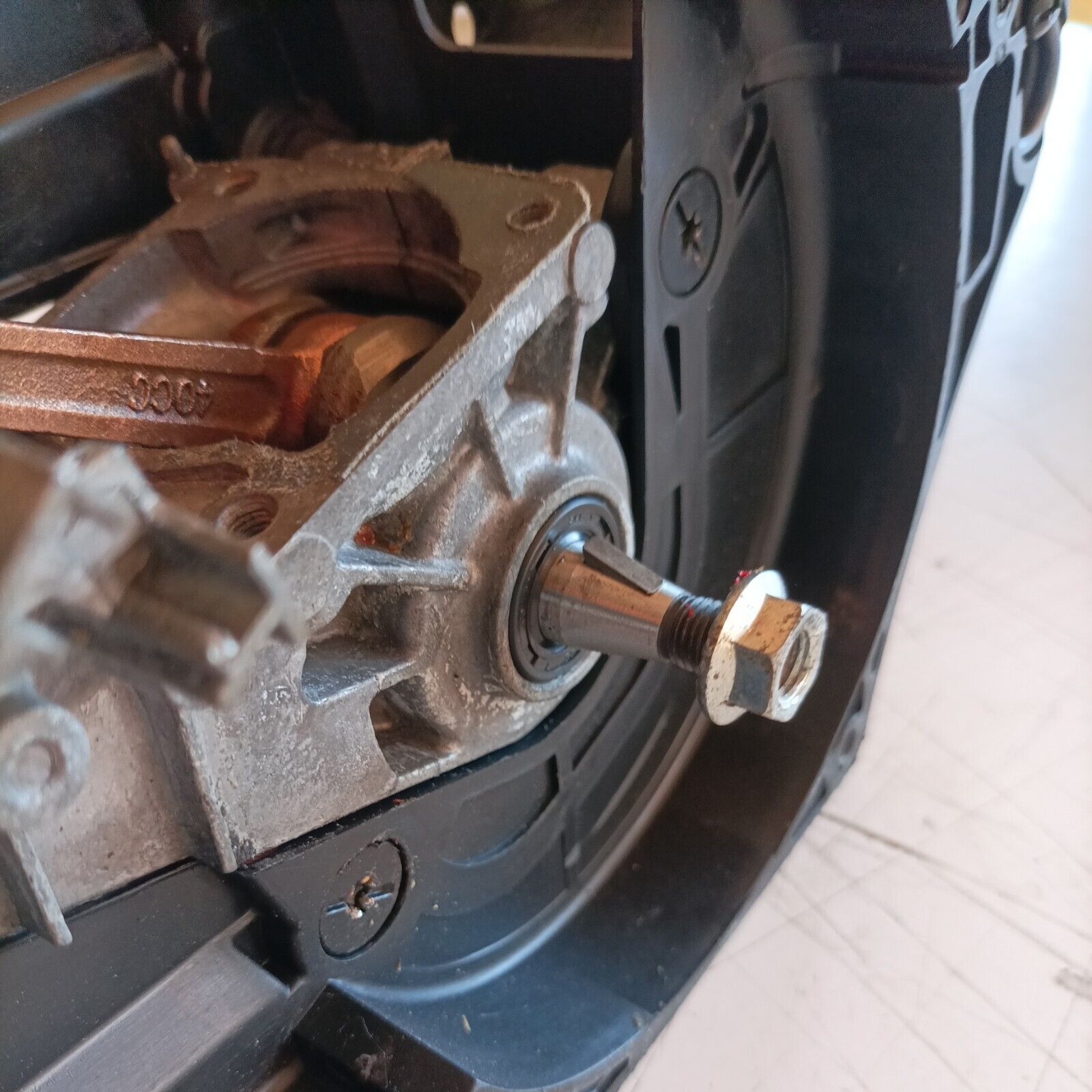 BASAMENTO E ALBERO MOTORE PER MOTOSEGA MCCULLOCH CS35 VARIOLUX V-UCS 45 usato