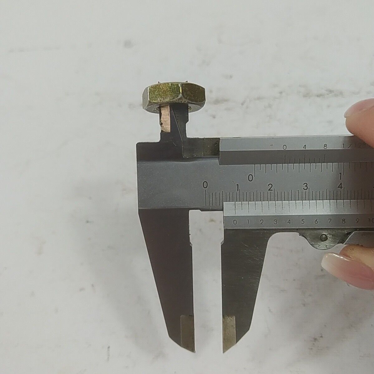 Ricambio per decespugliatore ECHO RM - 380 DADO BULLONE LATO VOLANO MOTORE usato