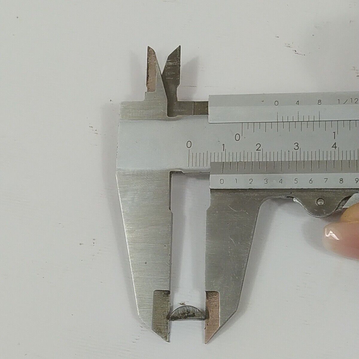 Ricambio per decespugliatore EFCO 8250 CHIAVETTA MEZZALUNA FERMO VOLANO usato