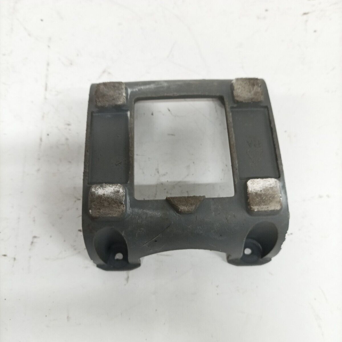 Ricambio STAFFA SERBATOIO CARBURANTE BENZINA decespugliatore  OLEO MAC 750