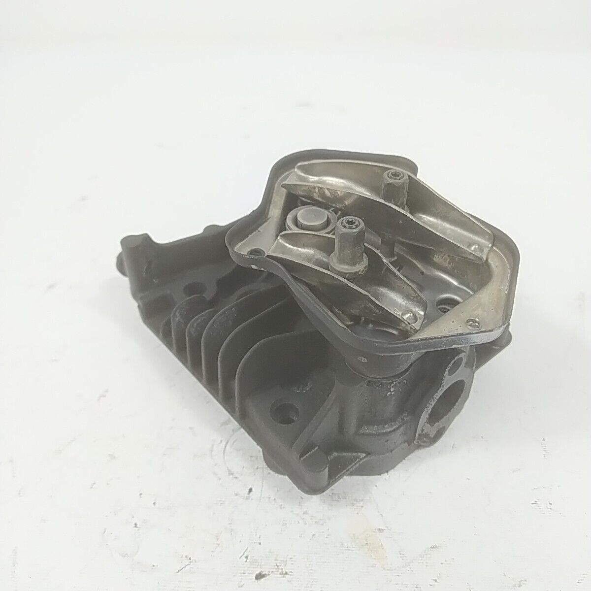 Ricambio TESTATA CILINDRO MOTORE per tosaerba Briggs & Stratton 675 EXi usato