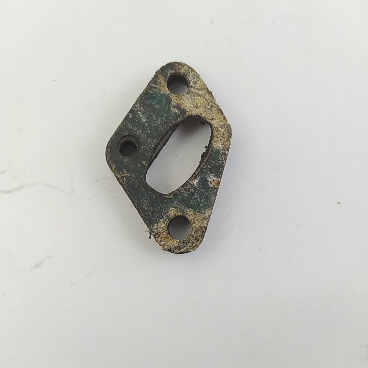 Ricambio FLANGIA RACCORDO CARBURATORE usato per decespugliatore MARUYAMA EA 320