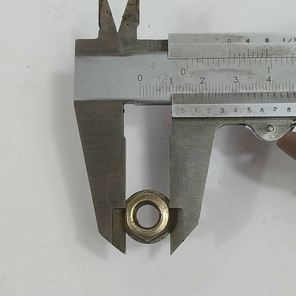 Ricambio DADO VOLANO ALBERO MOTORE per decespugliatore McCulloch 3800 usato