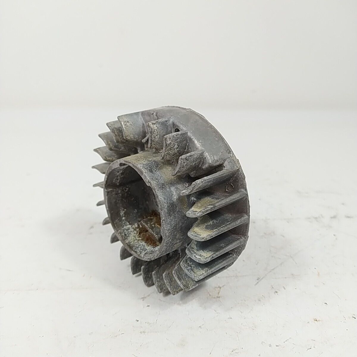 Ricambio VOLANO MAGNETICO DI AVVIAMENTO PER MOTOSEGA ALPINA CASTOR CP 510 usato
