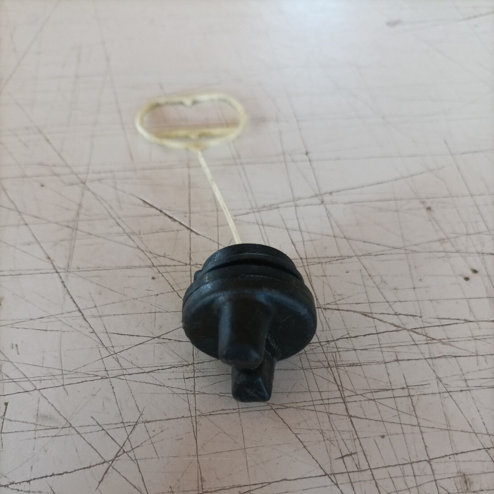 MOTOSEGA OLEO MAC 945 A TAPPO serbatoio OLIO DIAMETRO 2,5 CM ricambi usati