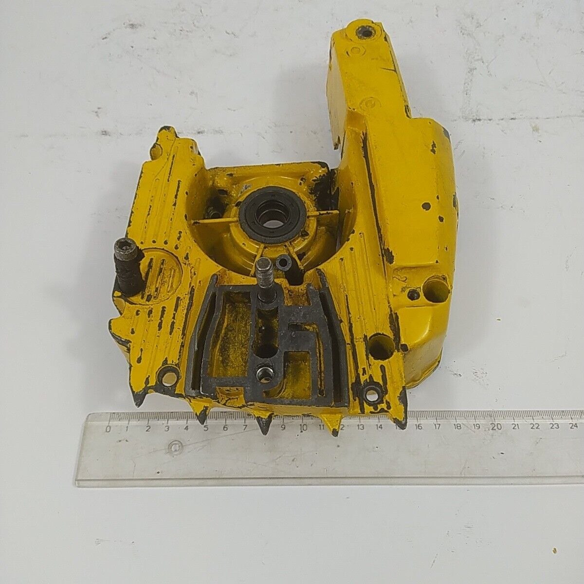 ricambio CARTER BASAMENTO SERBATOIO CARBURANTE per motosega ALPINA PROF 70 usato