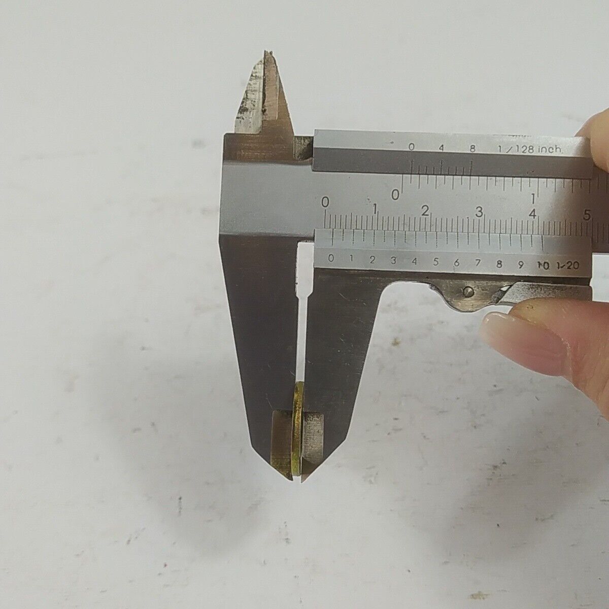 Ricambio per decespugliatore ECHO RM - 380 DADO BULLONE LATO VOLANO MOTORE usato