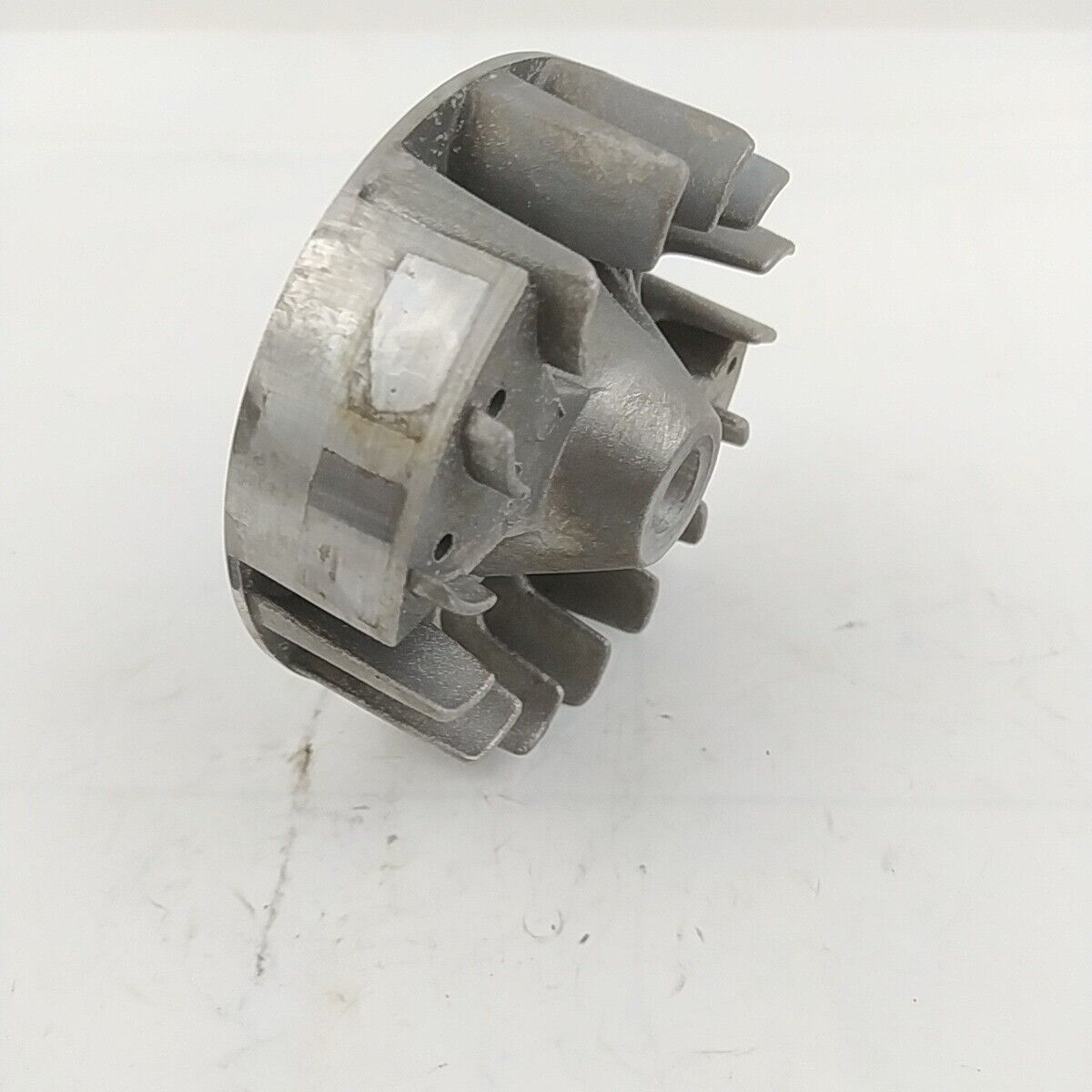 Ricambio VOLANO di accensione usato per decespugliatore MITSUBISHI TL 52 42