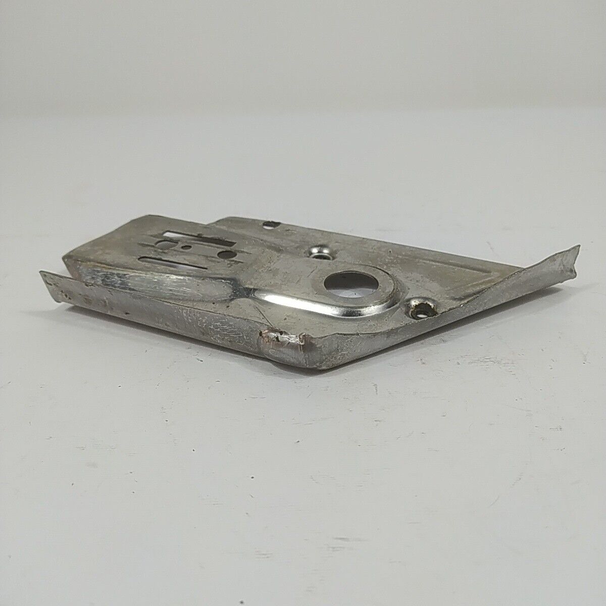 Ricambio per motosega ALPINA 500 PIASTRA COPERCHIO POMPA OLIO FRIZIONE usato