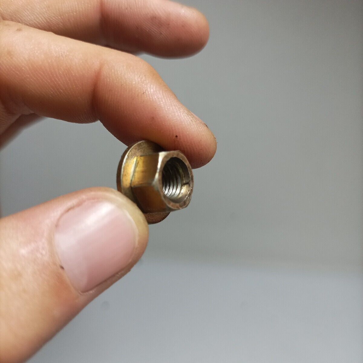 Ricambio BULLONE DADO ALBERO MOTORE Usato per decespugliatore Komatsu ZENOAH G2K