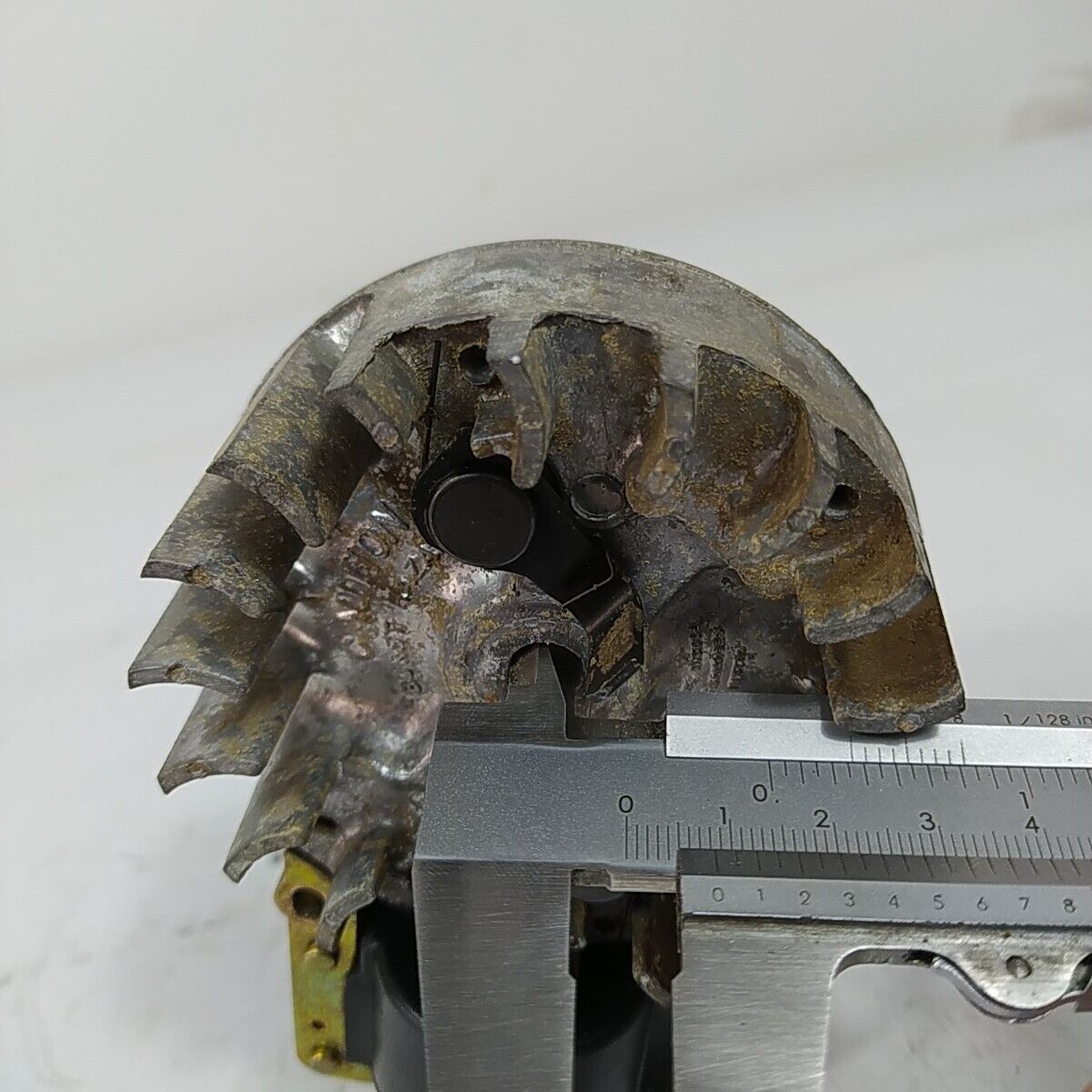 ricambio usato BOBINA E VOLANO MAGNETICO DI AVVIAMENTO per motosega CASTOR 330 