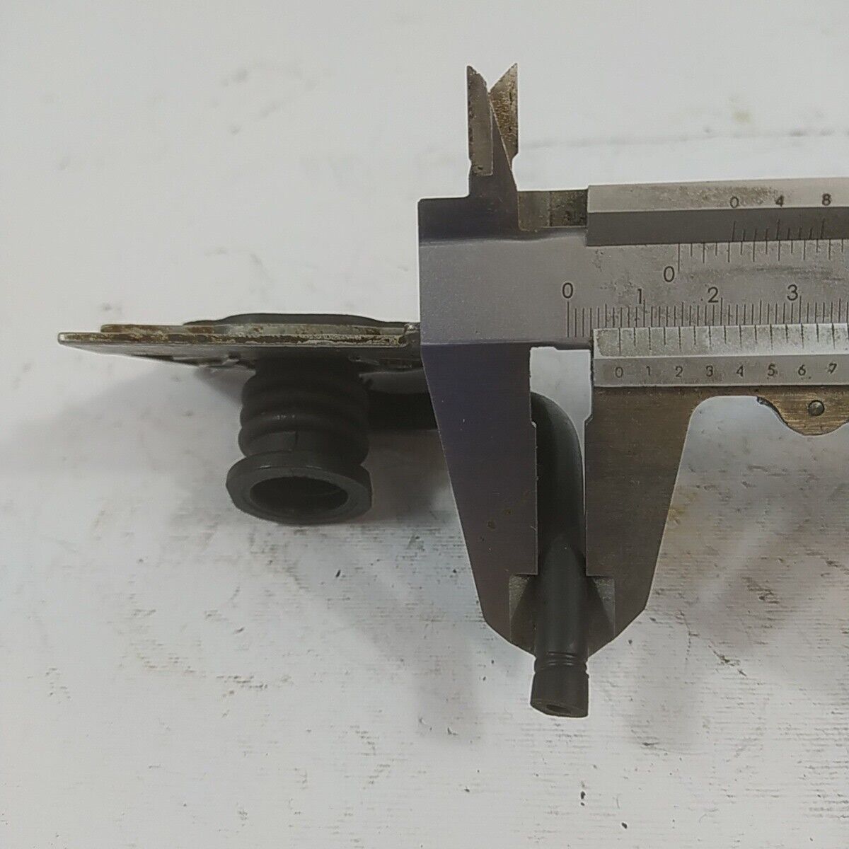 ricambio per motosega CASTOR ALPINA 450 FLANGIA COLLETTORE CARBURATORE usato