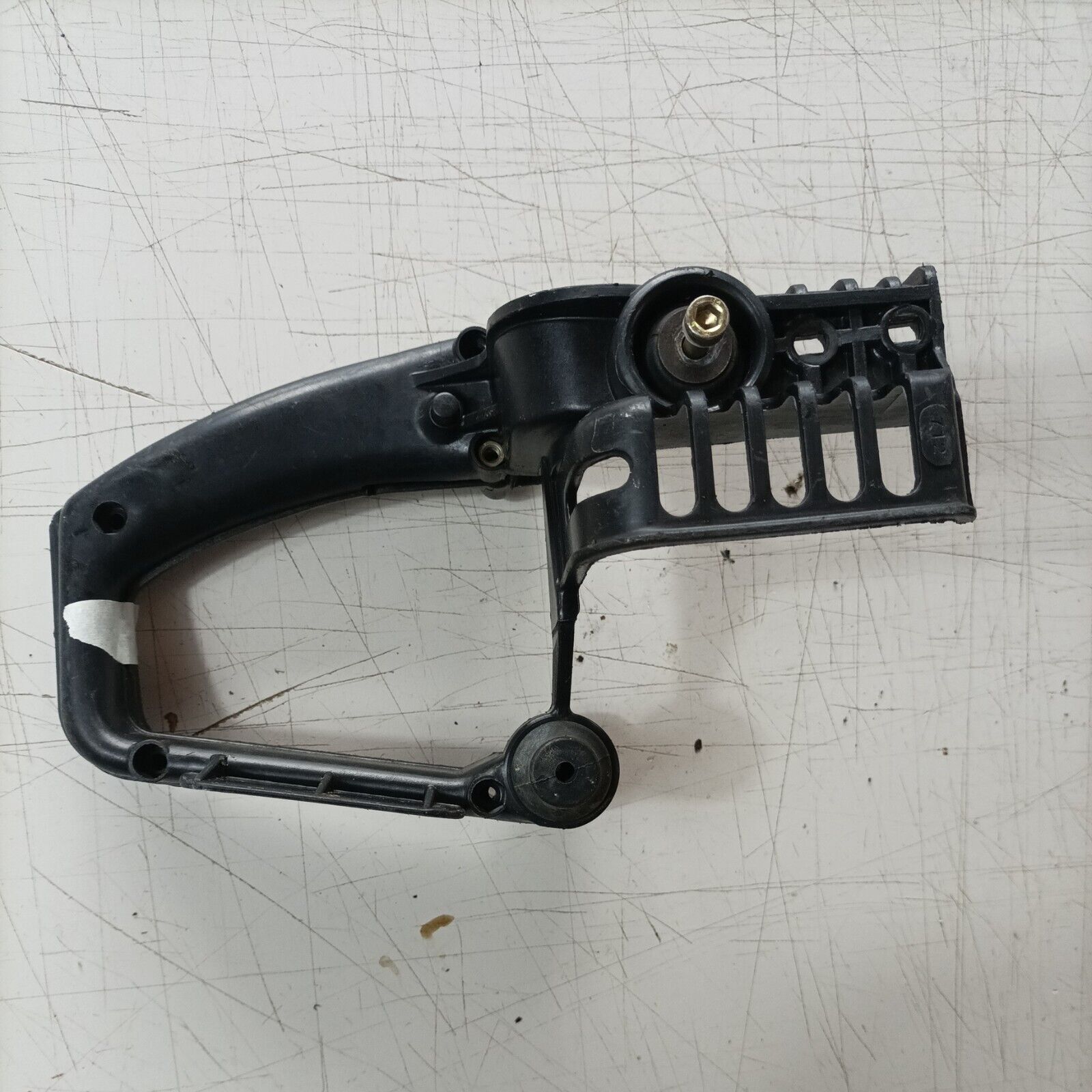 MANIGLIA IMPUGNATURA COMANDI INFERIORE PER MOTOSEGA CASTOR C70 ALPINA A70