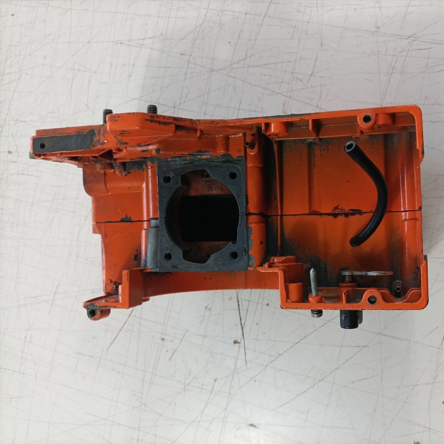 MOTOSEGA OLEOMAC OM 251 CARTER basamento CON SERBATOIO CARBURANTE ricambi usati