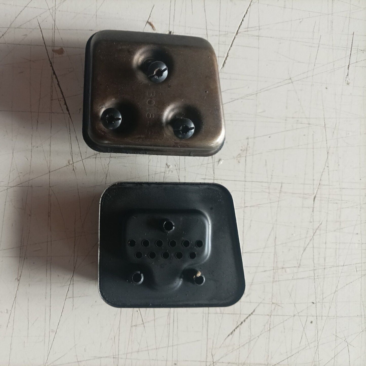 MARMITTA TERMINALE DI SCARICO PER MOTOSEGA KENDO CHAIN SAW CS38 ricambi usati