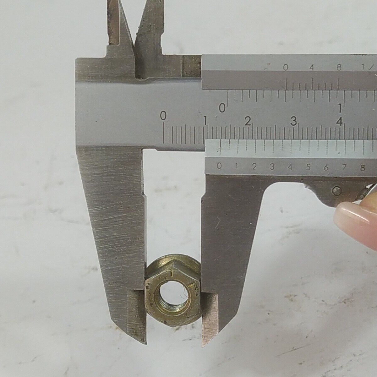 Ricambio per motosega STIHL 08 S VARIE VITI VITE BULLONE MOTORE ORIGINALE usato