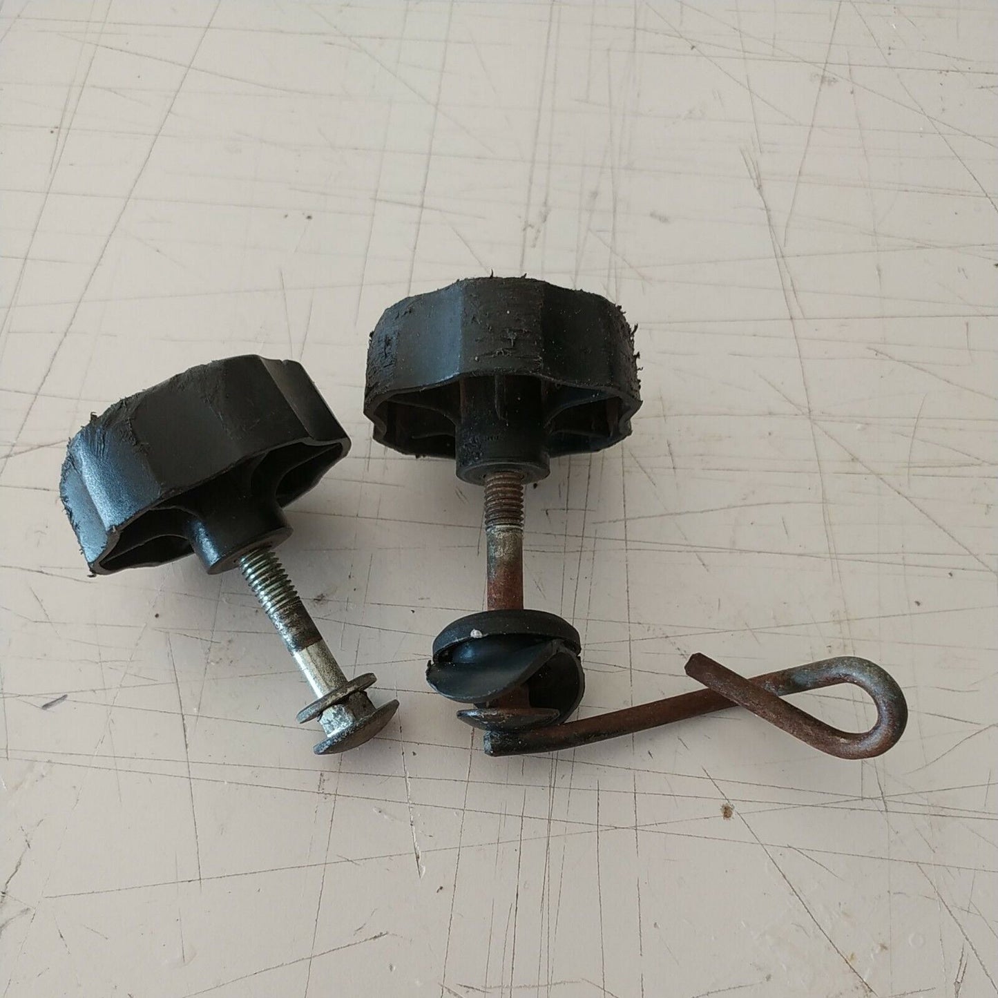 COPPIA DI BARRE IMPUGNATURA PER RASAERBA 8mm DADI E VITI BRIGGS & STRATTON usato