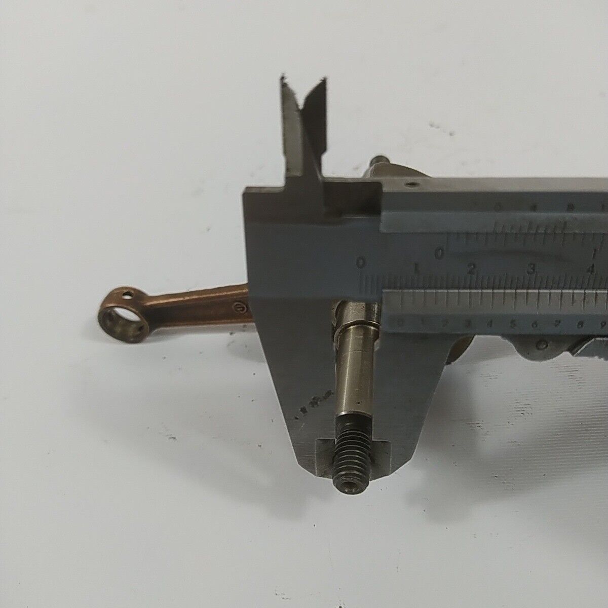 Ricambio usato ALBERO MOTORE ORIGINALE decespugliatore MITSUBISHI T200
