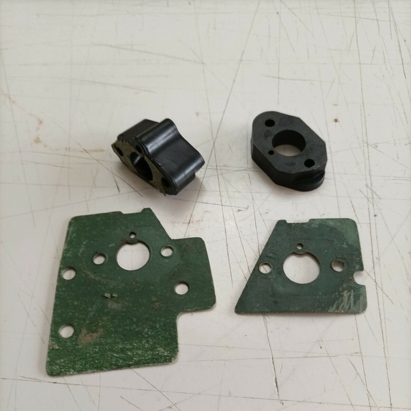 ricambio usato COLLETTORE ASPIRAZIONE CARBURATORE PER MOTOSEGA CASTOR ALPINA 45