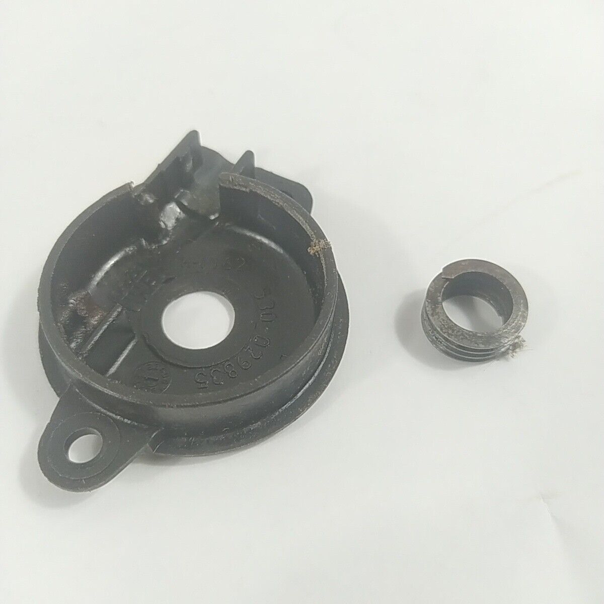 Ricambio COPERCHIO POMPA OLIO CON VITE SENZA FINE PER MOTOSEGA POULAN usato