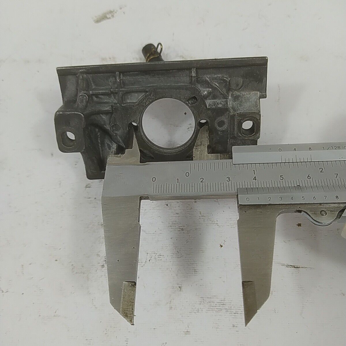 Ricambio FLANGIA RACCORDO CARBURATORE ORIGINALE per motosega CASTOR CP 700 usato