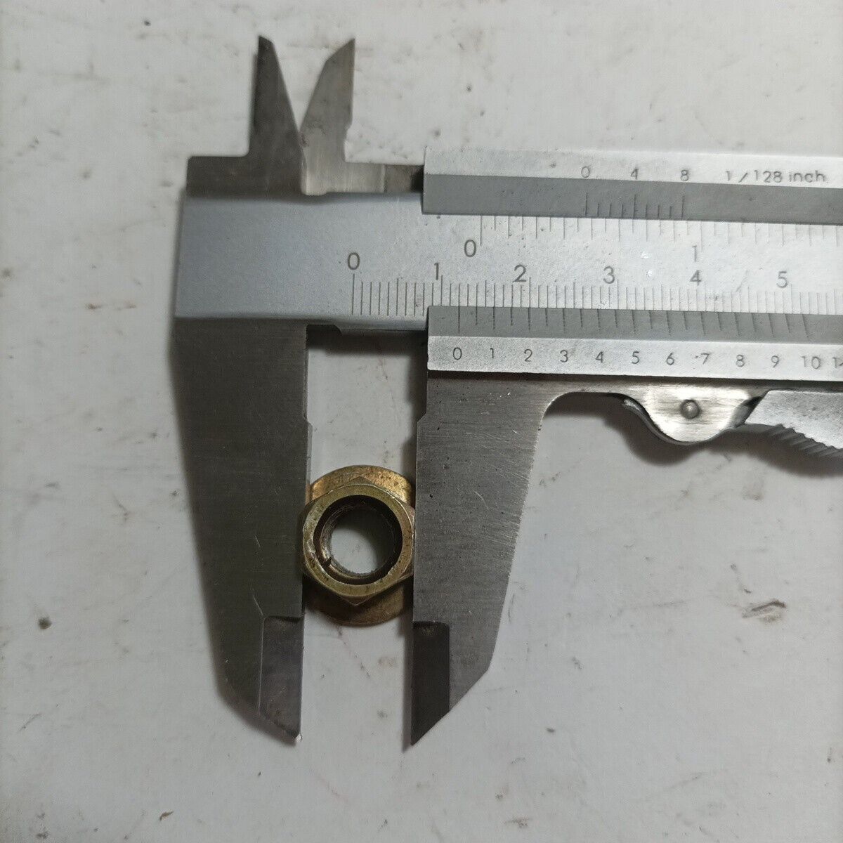 Ricambio BULLONE DADO ALBERO MOTORE Usato per decespugliatore Komatsu ZENOAH G2K