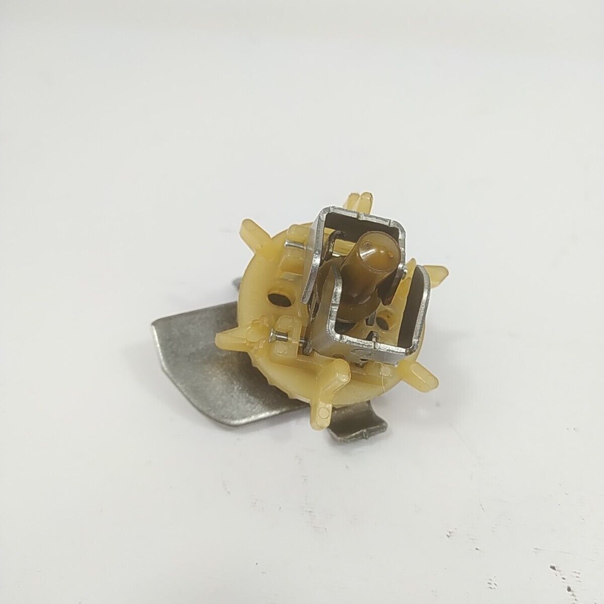 Ricambi valvola regolazione olio motore per rasaerba Briggs & Stratton 675 usati