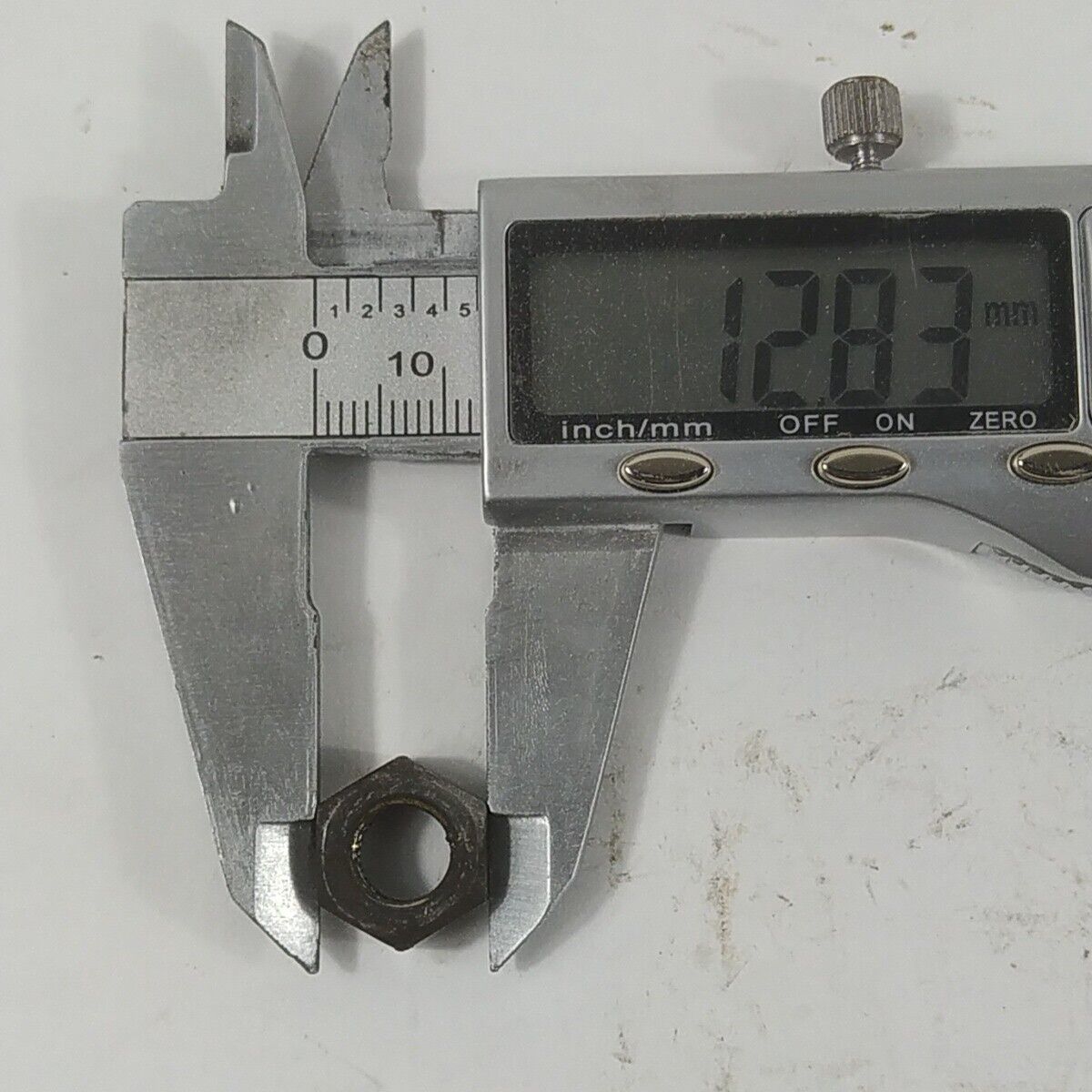 Ricambi DECESPUGLIATORE HUSQVARNA 39 R usati DADO bullone VOLANO DI ACCENSIONE