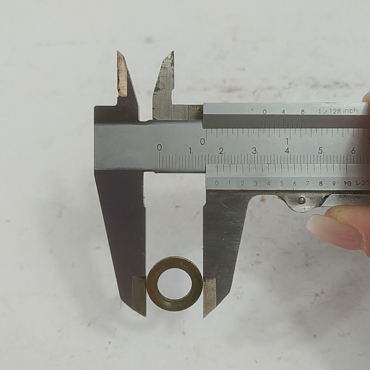 Ricambio per decespugliatore ECHO RM - 380 DADO BULLONE LATO VOLANO MOTORE usato