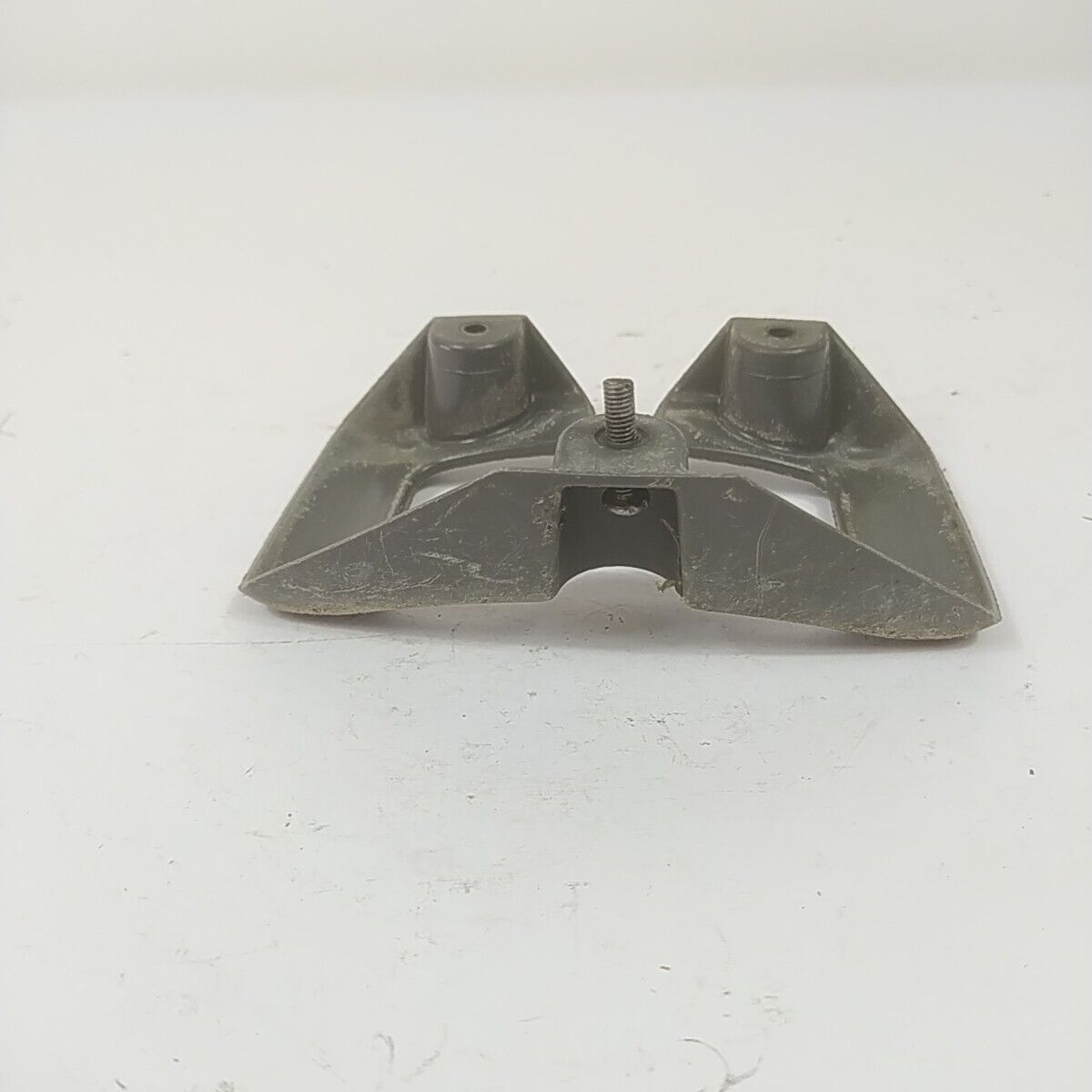 Ricambio per decespugliatore EFCO 8250 STAFFA SERBATOIO CARBURANTE BENZINA usato