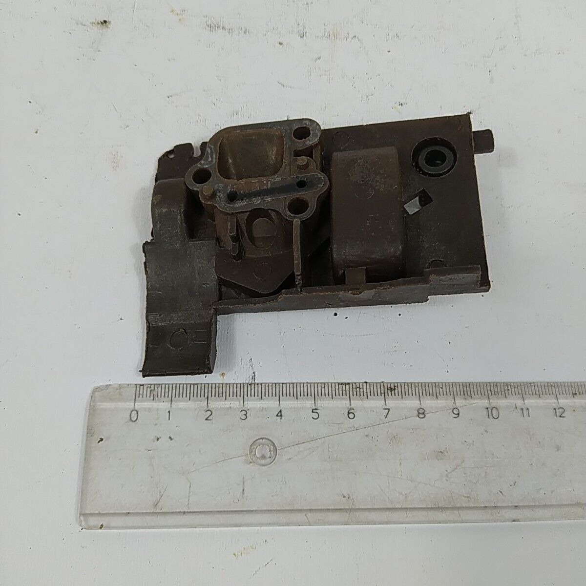 FLANGIA COLLETTORE CARBURATORE per motosega OLEOMAC 240 ricambi usati