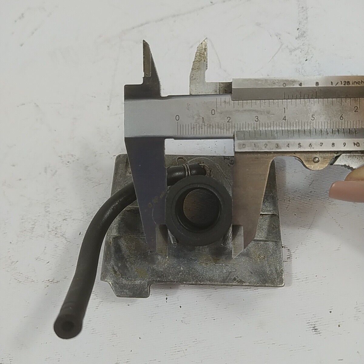 ricambio per motosega CASTOR ALPINA 450 FLANGIA COLLETTORE CARBURATORE usato