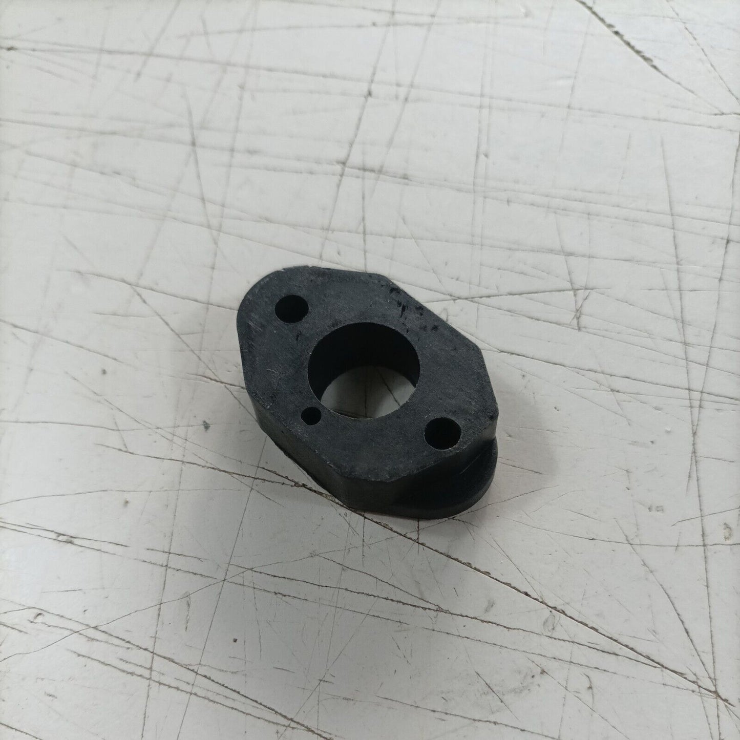 ricambio usato FLANGIA di ASPIRAZIONE CARBURATORE PER MOTOSEGA ALPINA PROF 45