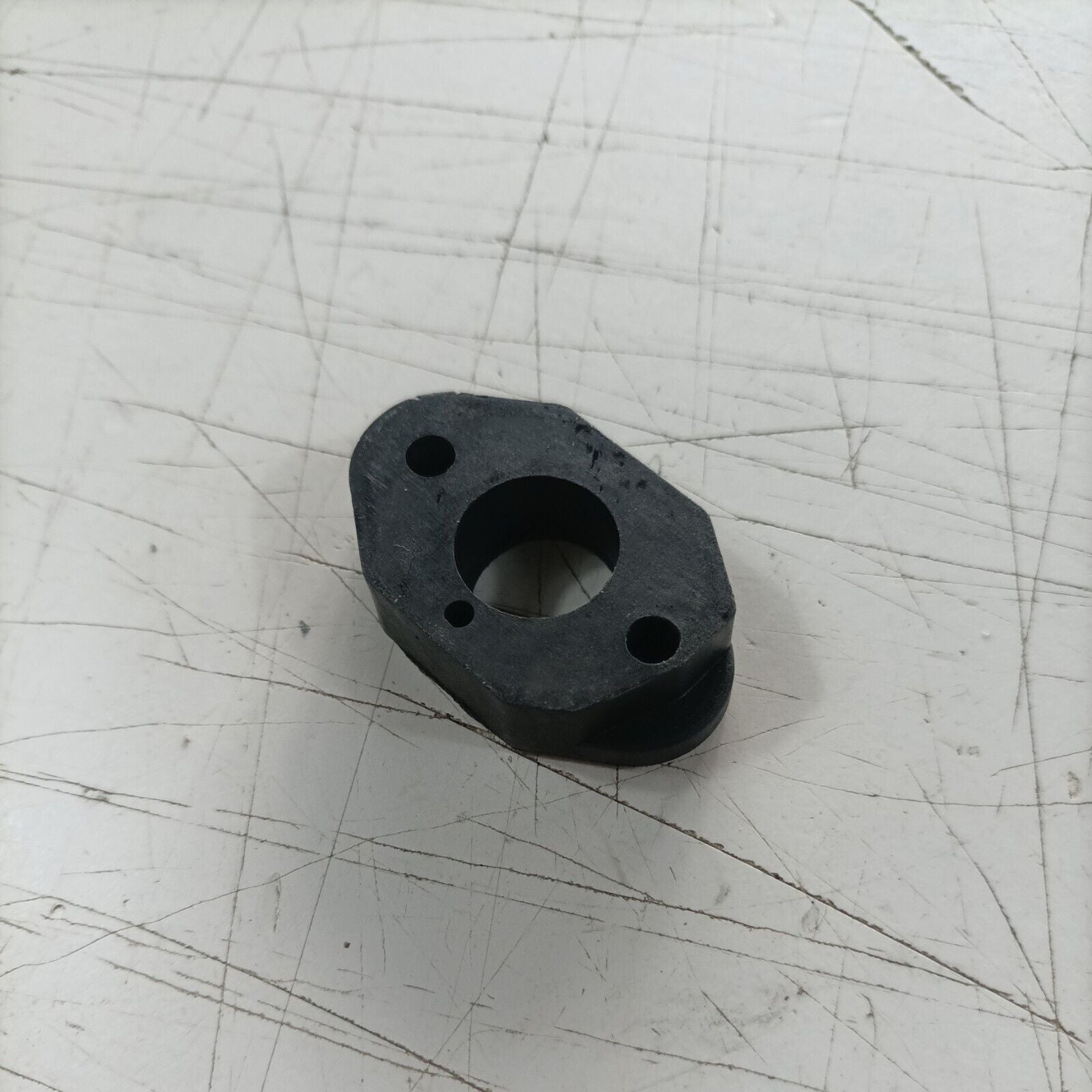 ricambio usato FLANGIA di ASPIRAZIONE CARBURATORE PER MOTOSEGA ALPINA PROF 45