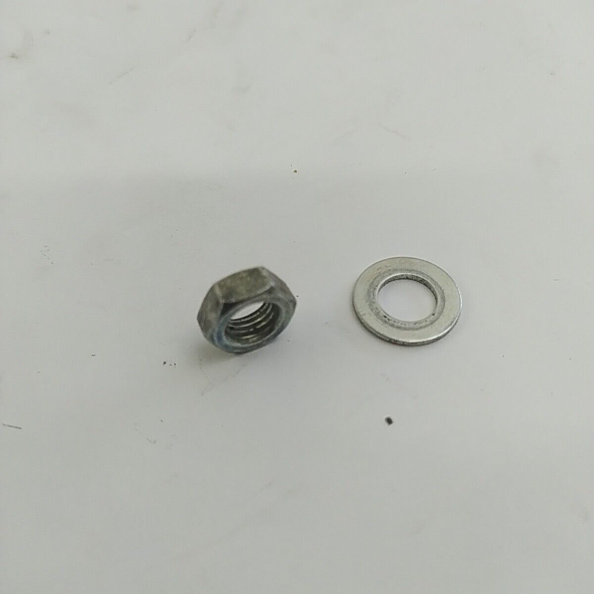 Ricambio DADO albero lato avviamento usato per decespugliatore KAWASAKI TD 40