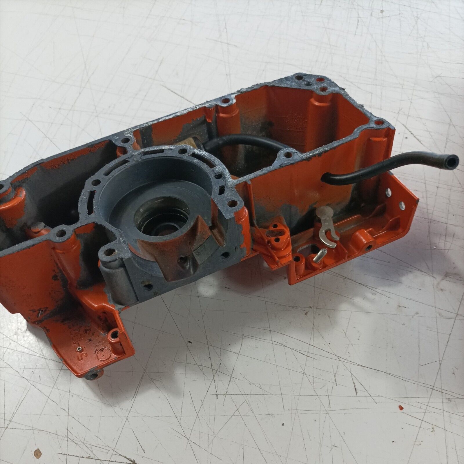 MOTOSEGA OLEOMAC OM 251 CARTER basamento CON SERBATOIO CARBURANTE ricambi usati